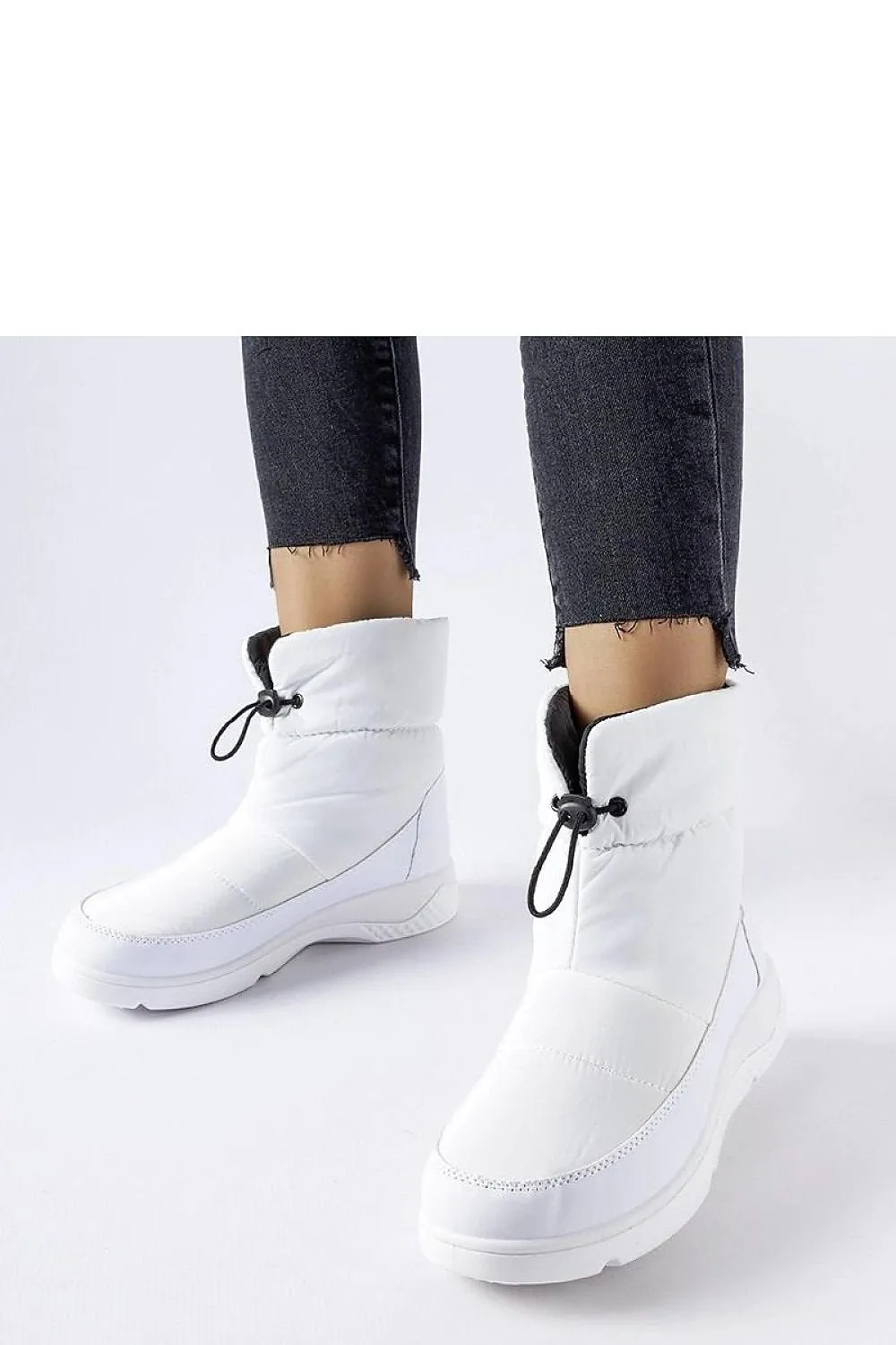 Women's white insulated snow boots